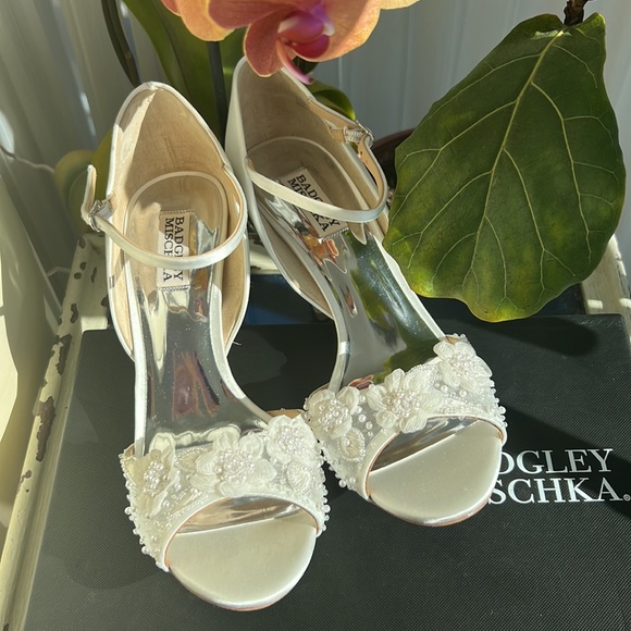 Badgley Mischka Carter Peep Toe D'Orsay White Size 9 - Picture 13 of 13
